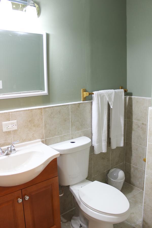 נסאו Hibiscus Inn Hotel מראה חיצוני תמונה
